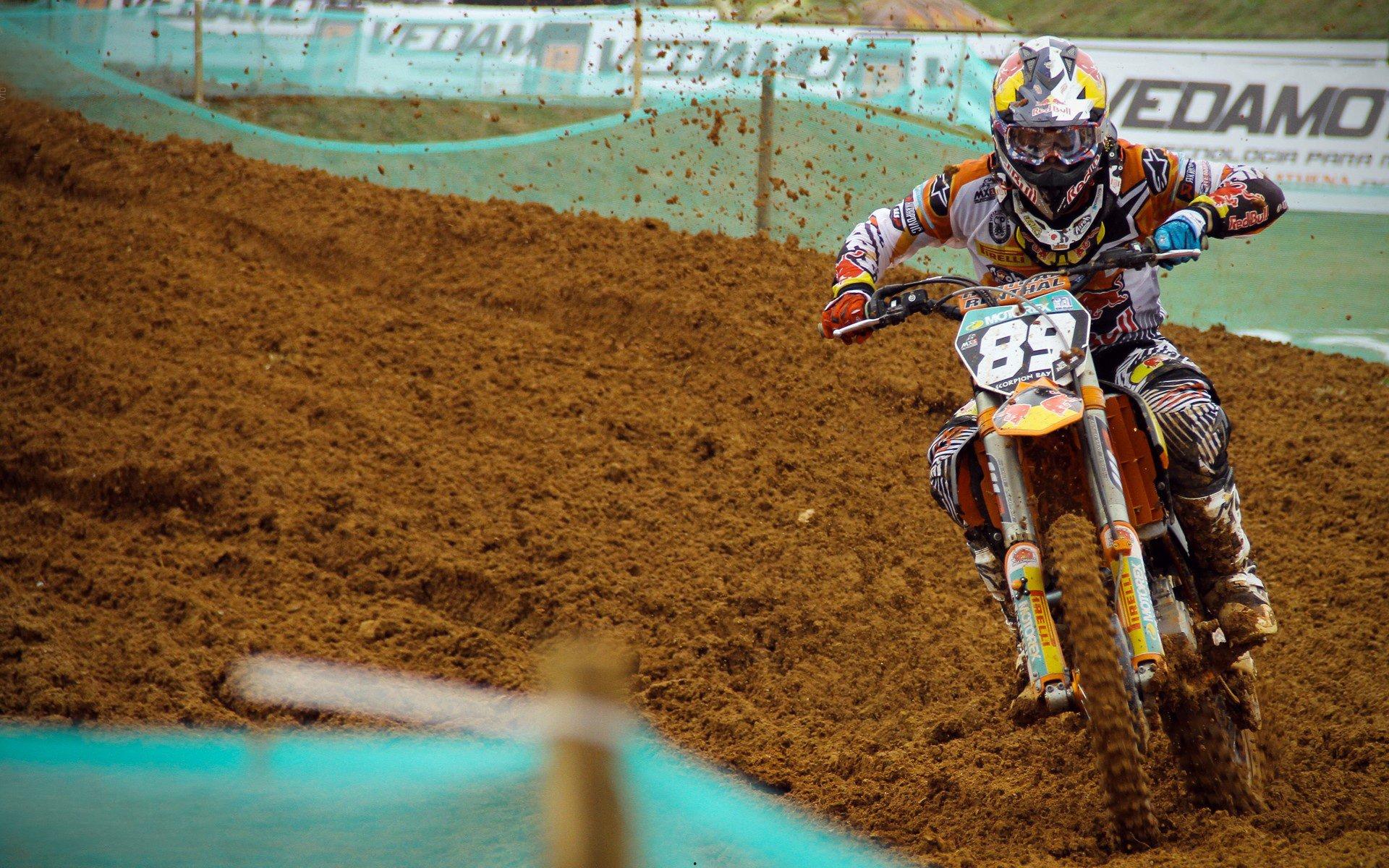 拜仁慕尼黑陷入历史性低谷，两连败零射正，图赫尔帅位岌岌可危